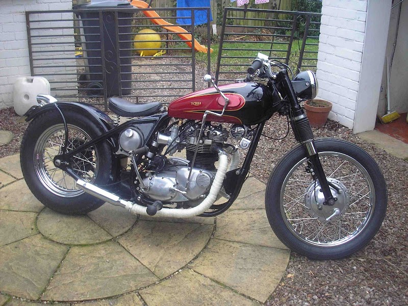 21+ Keren Brit Bobber