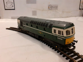 OO Gauge Lima Class 33 in BR Green