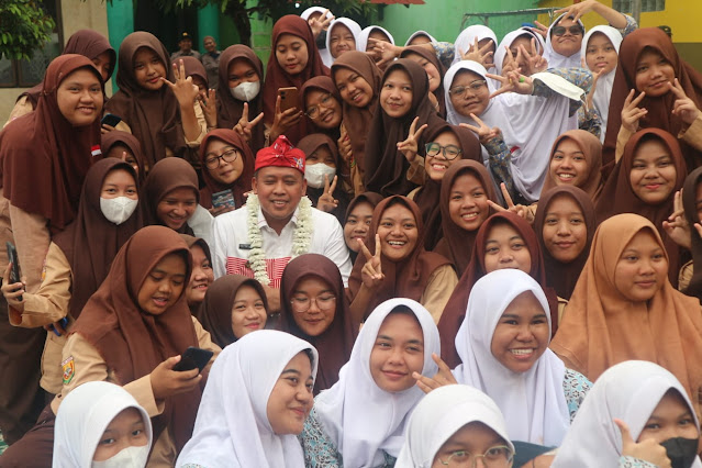 Serunya sosialisasi wawasan kebangsaan oleh Plt Walikota Bekasi di Yayasan Al-Muhadjirin Bekasi Raya Serunya sosialisasi wawasan kebangsaan oleh Plt Walikota Bekasi di Yayasan Al-Muhadjirin Bekasi Raya