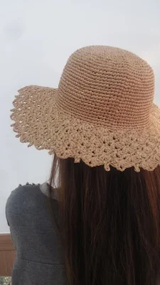 Se você gosta de peças exclusivas e acessórios com uma pegada artesanal, irá curtir essas ideias de chapéis personalizados. Você pode adicionar alguns elementos que remetam ao seu estilo ou ao estilo praiano. Sempre deixando ele bem feminino.
