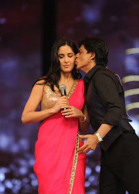 SRK AND katrina kaif at 18 th colors Screen Awards 2012