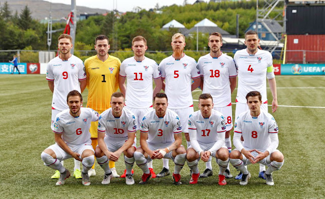 SELECCIÓN DE ISLAS FEROE. Temporad 2018-19. Gilli Ròlantsson, Teitur Gestsson, Klaemint Olsen, Odmar Færø, Heini Vatnsdal, Atli Gregersen; Hallur Hansson, Solvi Vatnhamar, Viljormur Davidsen, Árni Frederiksberg y Brandur Hendriksson. SELECCIÓN DE ISLAS FEROE 1 (Klaemint Olsen) SELECCIÓN DE ESPAÑA 4 (Sergio Ramos, Navas, Gestsson p.p., Gayá. 07/06/2019. Copa de Europa de Naciones 2020, fase de clasificación. Tórshavn, Islas Feroe, estadio Tórsvøllur.