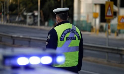 Ο οδηγός ΙΧ αυτοκινήτου συνελήφθη στα Γιάννινα. Το ΙΧ σταθμεύθηκε από αστυνομικούς της Τροχαίας.