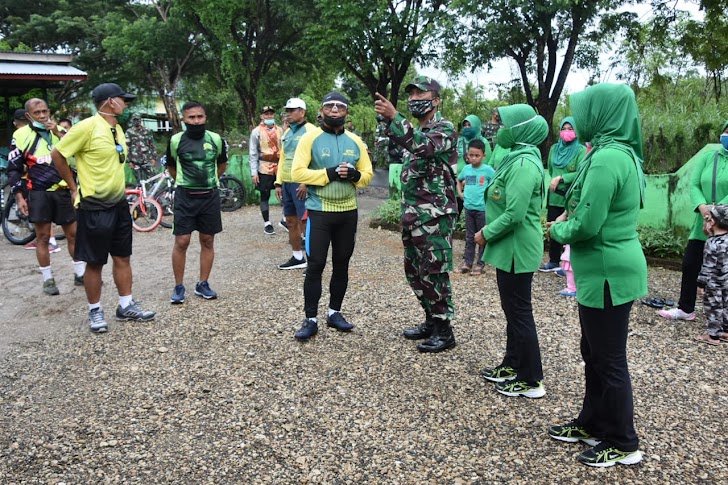 Danrem 141/Tp Bersama Rombongan Mampir Di Makoramil Awangpone