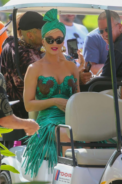 Katy Perry – Promotional photos ‘America Idol’ on a beach in Honolulu.