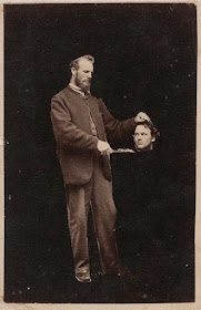 Los curiosos retratos de gente sin cabeza del siglo XIX