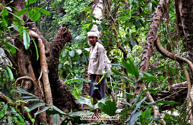 kang Santa, orang baduy dalam