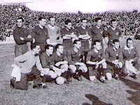 Selección de ESPAÑA - Temporada 1934-35 - Guillermo Eizaguirre, Cilaurren, Zamora, Areso, Luis Regueiro, Muguerza, Aedo; Conde (masajista), Hilario, Gorostiza, Lángara, Marculeta y Lafuente - ESPAÑA 2 (Luis Regueiro e Hilario), FRANCIA 0 - 24/01/1935 - Partido amistoso - Madrid, estadio de Chamartín - Alineación: Zamora; Areso, Aedo; Cilaurren, Muguerza, Marculeta; Lafuente, Luis Regueiro, Lángara, Hilario y Gorostiza