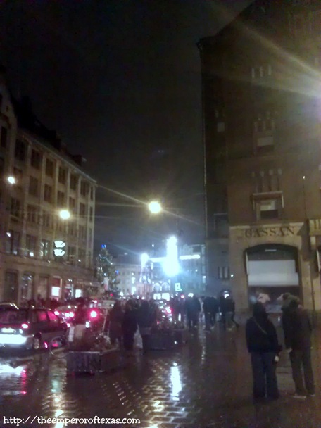 Dam Square. 32 minutes to THE NEW YEAR 2013(LIVE caption delivered to Fb: “Arrived place of destination: DAM SQUARE AMSTERDAM. Parked bike. 32 minutes to NEW YEAR 2013.”)