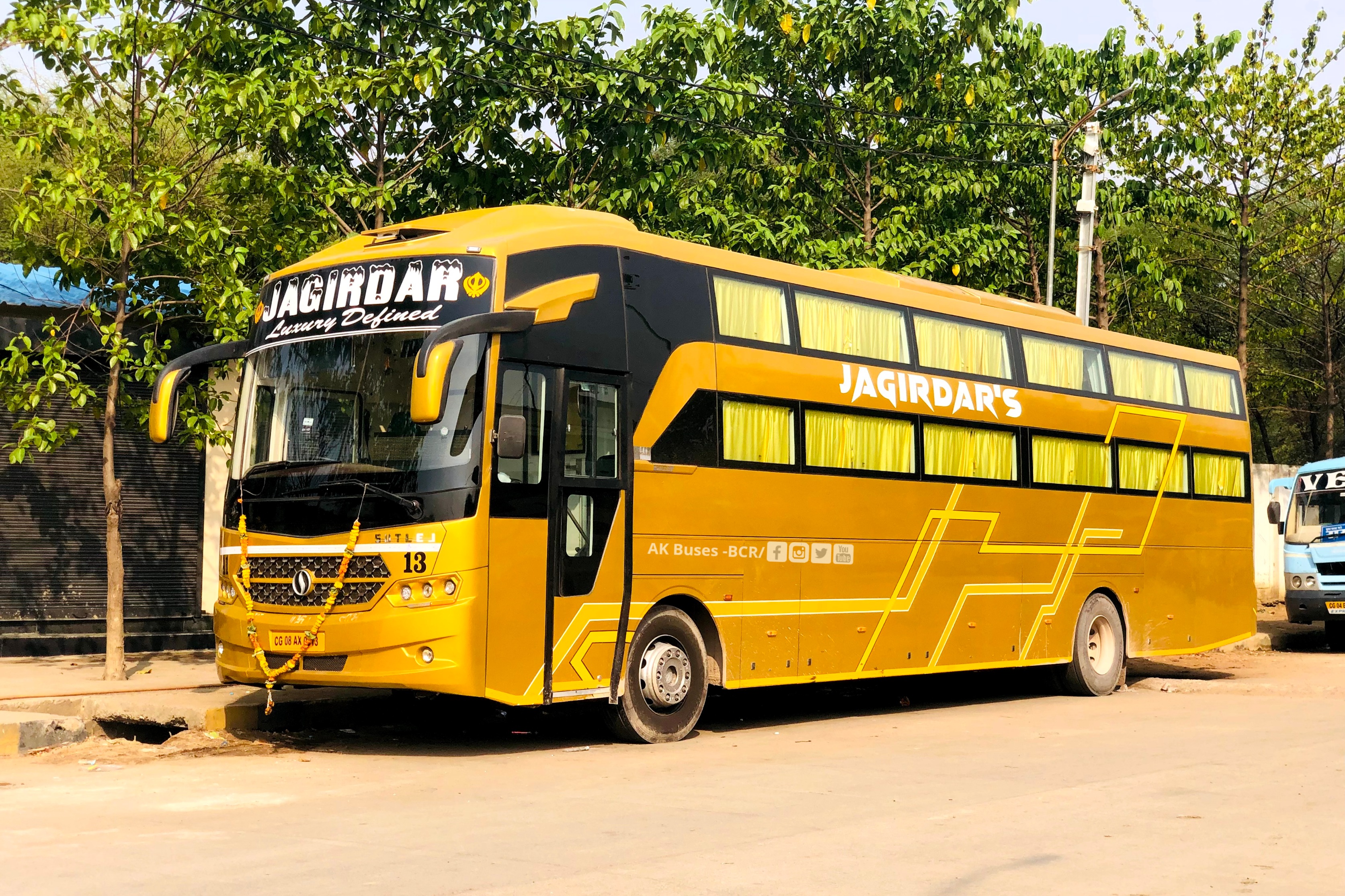 Jagirdar travels new sutlej s1800 bus