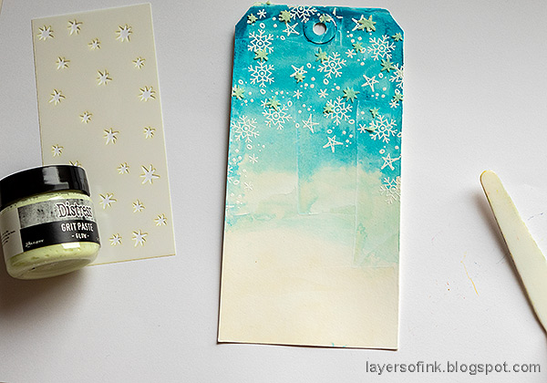 Layers of ink - Snowmen Mixed Media Tag Tutorial by Anna-Karin Evaldsson. Add Glow Grit-Paste.