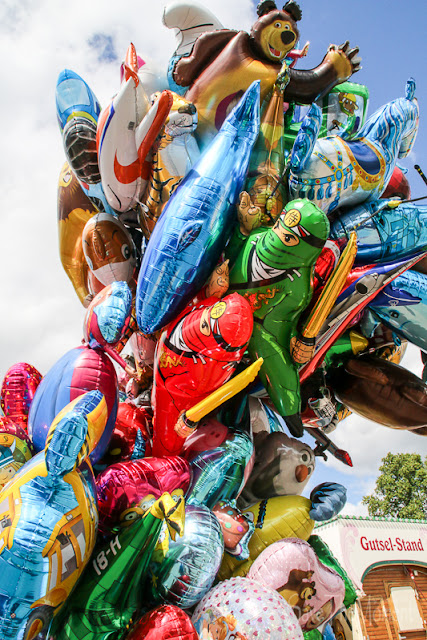 Ballons auf dem Jahrmarkt