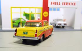 Tomica Limited Vintage  Taxi nissan cedric