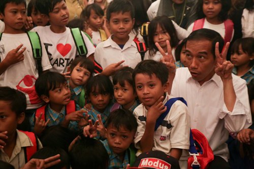 Sekilas Info Guru: Presiden Jokowi Diminta Merevisi 