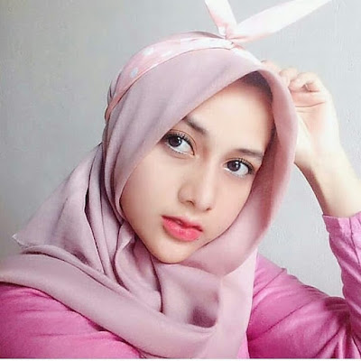 Examples of Beautiful and Elegant Womens Hijab Model Photos