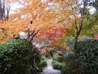 定家が小倉百人一首を編纂した山荘「時雨亭」の跡とされたところである