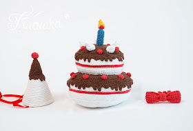 Krawka: Birthday cake - crochet food photo prop pattern by Krawka