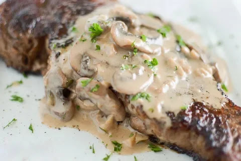 How To Make Steak with Mushroom Sauce at Home