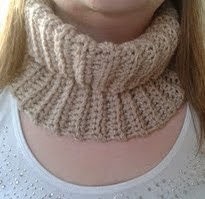 http://translate.googleusercontent.com/translate_c?depth=1&hl=es&rurl=translate.google.es&sl=en&tl=es&u=http://bitsandbobblesblog.blogspot.co.uk/2013/03/crocheted-neck-warmer-pattern.html&usg=ALkJrhj0yaSXZryisgv5FkVU-9sVYAbvvQ