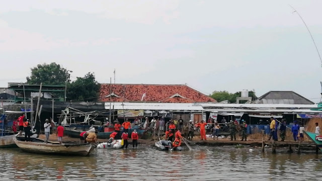 Pencarian Seorang Pria Oleh Basarnas Diduga Tenggelam di Muara Sungai Kuto Kab Kendal.