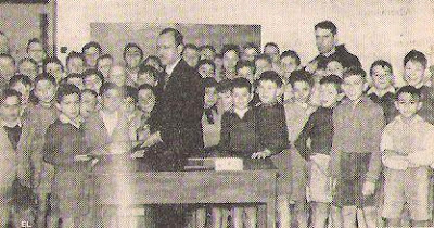 Arturo Pomar en la Escuela de los Padres Franciscanos del barrio Jesús en 1957