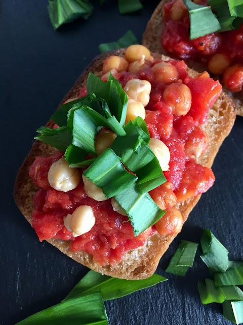 Knusprige Focaccia-Brote, Rezept glutenfrei & vegan, Schnitzer, Minimalismus: Zubereitung einfach + schnell, Healthy Food Style, Blog, Rezeptinspirationen für jeden Tag, gesund und lecker, Rezeptideen, schnelle Rezepte, entdecken, leicht