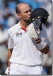 english_batsman_trott_after_complete_ton_pics
