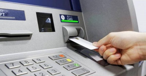 Αυξάνονται οι χρεώσεις για αναλήψεις με κάρτες από ΑΤΜ άλλων τραπεζών - Έως και 3 ευρώ πιο ακριβές