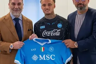 Napoli officially signed Dutch winger Noa Lang from PSV Eindhoven.