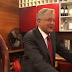 VIDEO: López Obrador pide torta para llevar ante las fotos ¡interminables!