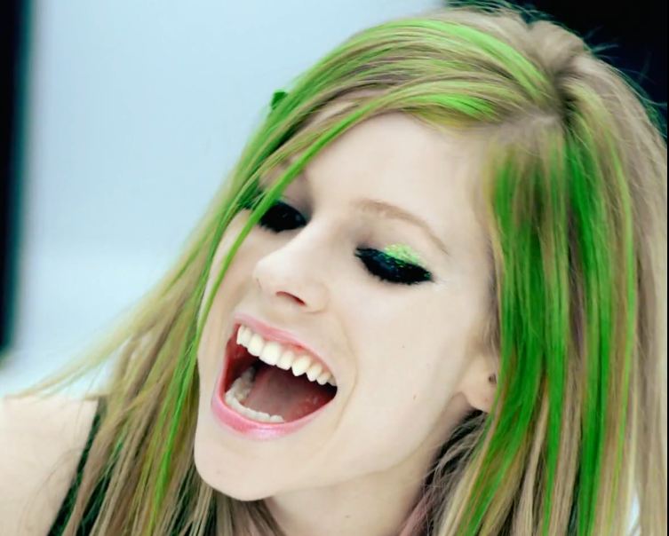 Avril Lavigne Smile Makeup