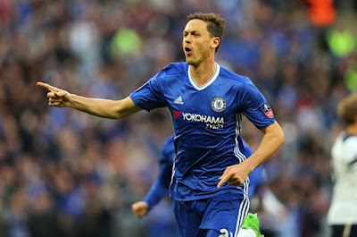   Biografi Nemanja Matic         Biodata   Kebangsaan: Serbia  Tanggal Lahir: 1988-01-08  Tinggi Badan: 1.94 m  Berat Badan:   Shirt No: 21  Tanggal Bergabung: 2014-01-15  Klub Sebelumnya: Benfica  Posisi: Gelandang  Biografi   Chelsea Football Club telah menyelesaikan pembelian Nemanja Matic dari Benfica. Mengenai penandatanganan kontrak selama lima setengah tahunnya, pemain berusia 25 tahun ini mengatakan: "Saya sangat gembira atas kesempatan untuk bisa kembali ke klub ini. Saya merasa sangat senang akan hal itu dan hanya ingin mengatakan bahwa saya akan memberikan kemampuan terbaik saya untuk membantu tim dan membuat fans Chelsea gembira."  Jose Mourinho menambahkan: "Saya sangat gembira Nemanja kembali ke Chelsea. Ia telah berkembang sebagai seorang pemain di Portugal dan telah menjadi gelandang serba bisa yang fantastis. Saya yakin ia akan menjadi anggota skuat yang sangat penting dan membantu kami meraih ambisi kami."  Gelandang Serbia ini, yang akan mengenakan seragam bernomor 21, kembali ke Stamford Bridge setelah sebelumnya bermain untuk The Blues setelah bergabung dengan MSK Kosice pada 2009. Ia tiga kali menjadi pengganti di musim 2009/10 dan keluar pada Januari 2011 sebagai bagian dari kesepakatan atas pembelian David Luiz, salah satu pemain paling dicari di Eropa, dari Benfica ke London. Matic membuat