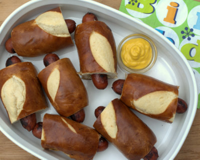 Fun Pretzel Roll Hot Dogs ♥ KitchenParade.com. Fun party food, make-ahead hot dogs stuffed into soft pretzel rolls.