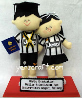 Boneka wisuda couple jersey juventus