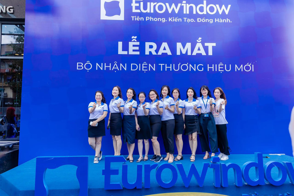 Nhân viên công ty xây dựng Euro WIndow