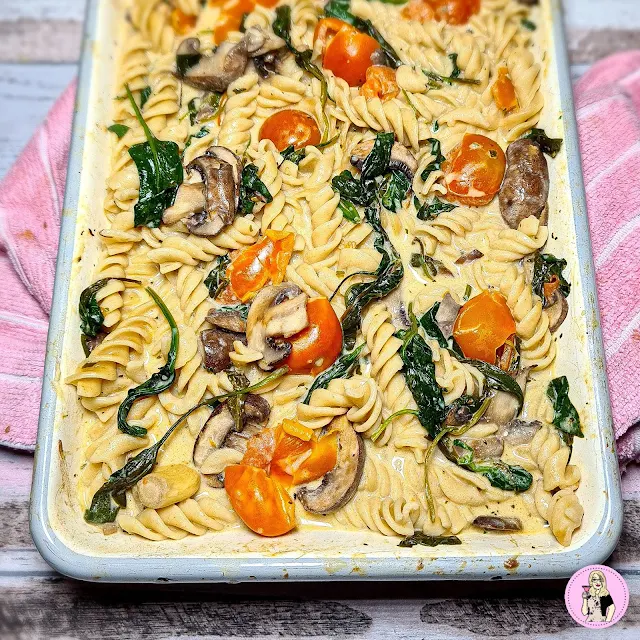 Baked Boursin Pasta Traybake Recipe | Slimming Friendly