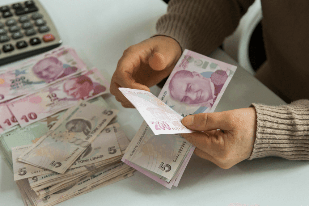 سعر صرف الليرة التركية مقابل الدولار واليورو اليوم الإثنين 04 03 2019