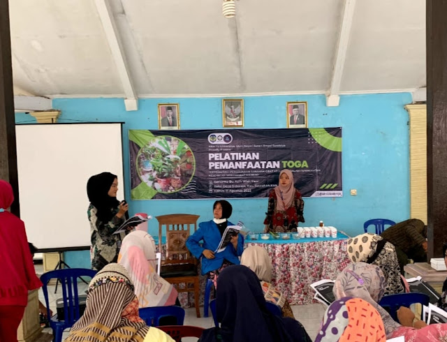 Pelatihan pemanfaatan TOGA oleh Mahasiswa KKN Kelompok 116 UINSA Surabaya di Balai Desa Sidorejo, Kecamatan Sawahan, Kabupaten Nganjuk, Senin 15 Agustus 2022