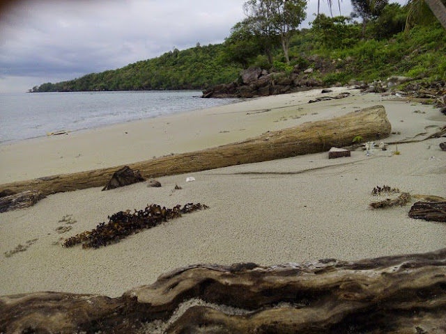 Pantai pancuran mburi