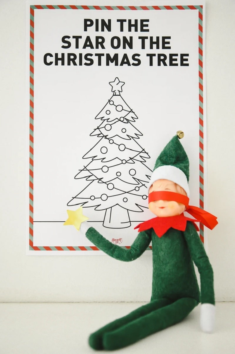 elf pinning a star on the tree game