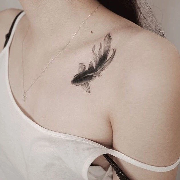 Fotos de tatuajes de carpas koi para mujeres