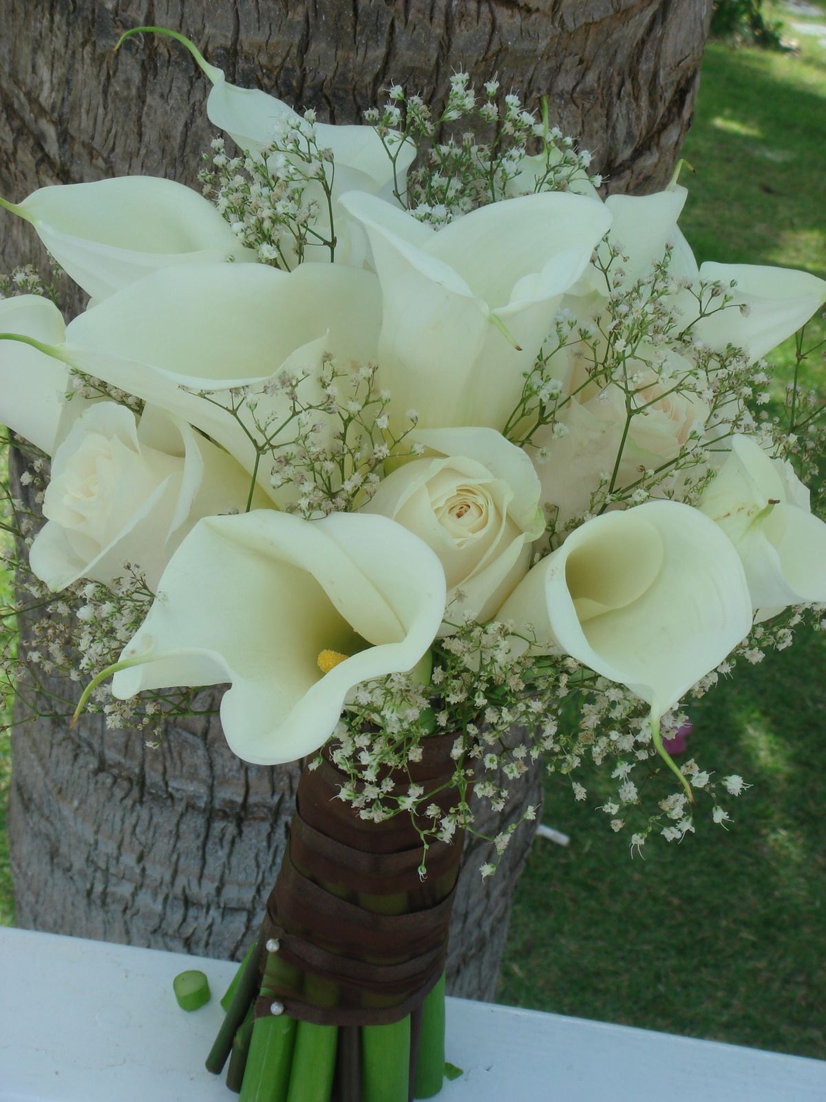 beautiful blue wedding cake Calla lilies are a great choice for a white wedding!