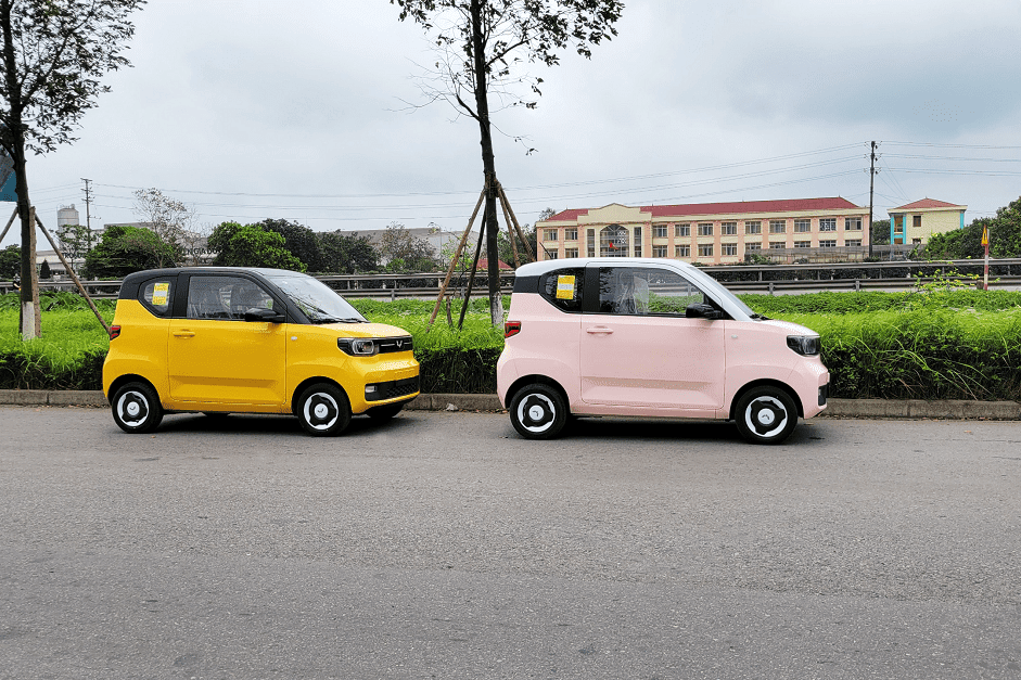 Có tới 2 chiếc Wuling HongGuang Mini EV xuất hiện trong khu vực nhà máy sản xuất của TMT Motors. 1