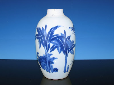 <img src="Chinese Transitional vase .jpg" alt="blue and white porcelain vase">