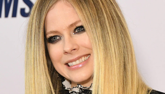 Artista crea impresionantes retrato de Avril Lavigne hecho con hilos