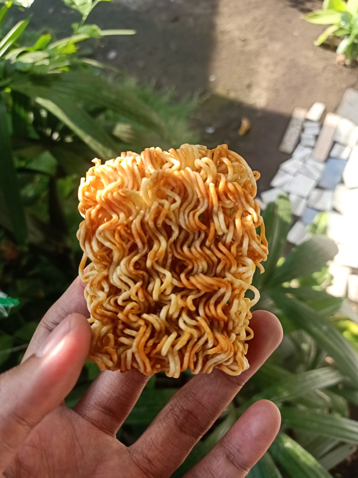 Snack Mi Gemez Enaak atau Mi Krispi BonCabe