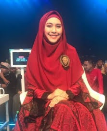 jilbab oki setiana dewi segi empat