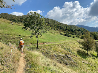 Heading north toward Selvino; on trail 533 above Castello.