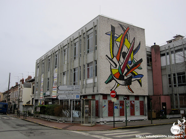 Corbeil-Essonnes - La Maison des Jeunes et de la Culture.  Architectes: Claude Flambeau, Michel Picault et Dameron.  Mosaïque: Fernand Léger et Lino Melano  Création: 1965-1966