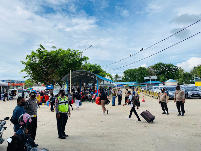 Kapolres Bintan Tinjau Langsung Arus Balik Masyarakat di Pelabuhan ASDP Tanjung Uban Bintan